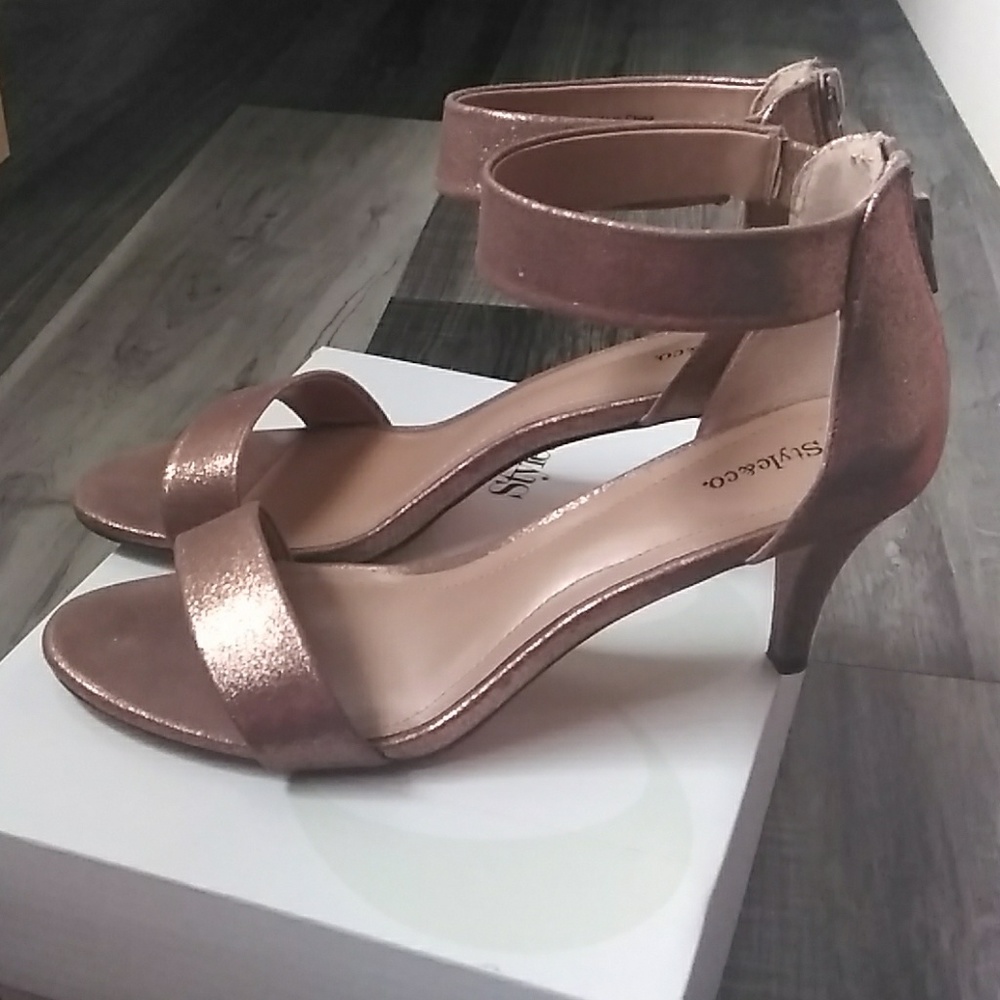 Shoes - Picture 3 of 5